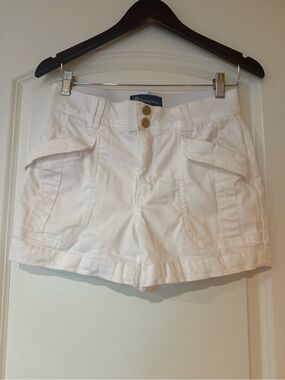Democracy Ab Solution White Cargo Shorts with Dual Front Flaps